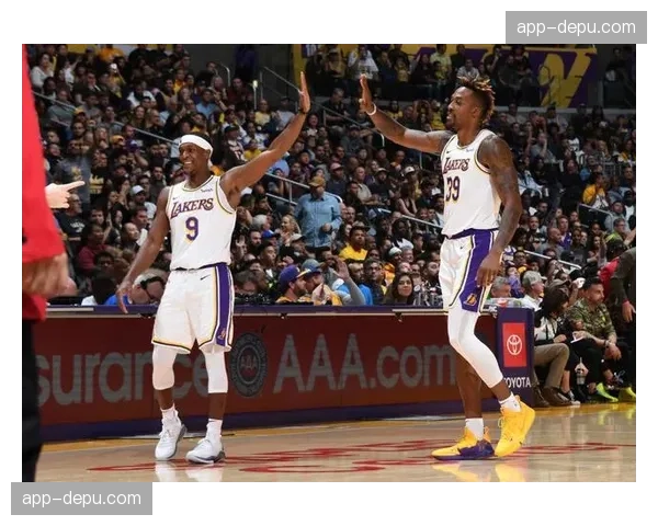 “WNBA球员工会与联盟就新版劳资协议展开初步谈判”